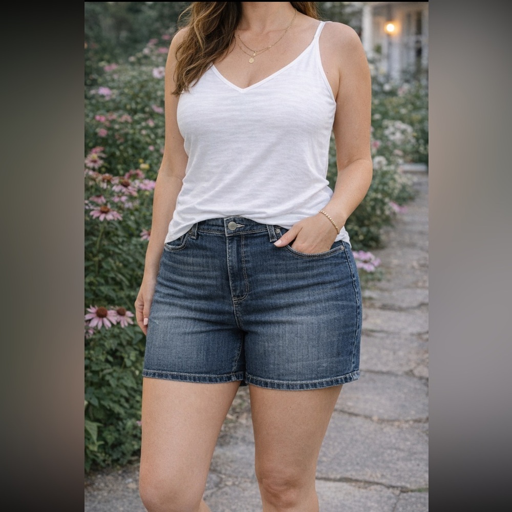#212 Bandolino denim shorts